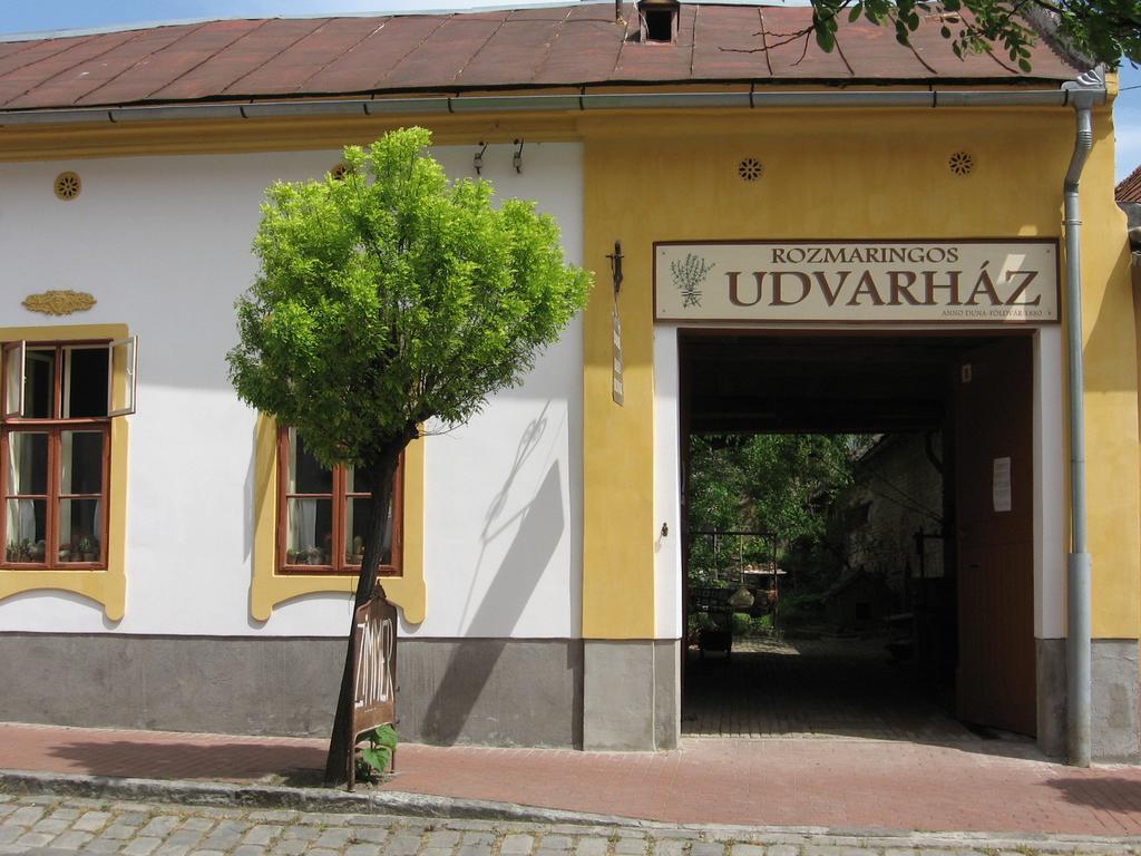 Rozmaringos Udvarhaz Dunafoldvar Bagian luar foto