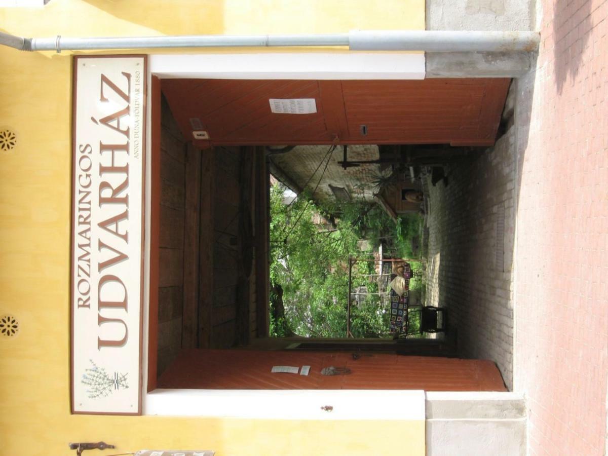 Rozmaringos Udvarhaz Dunafoldvar Bagian luar foto
